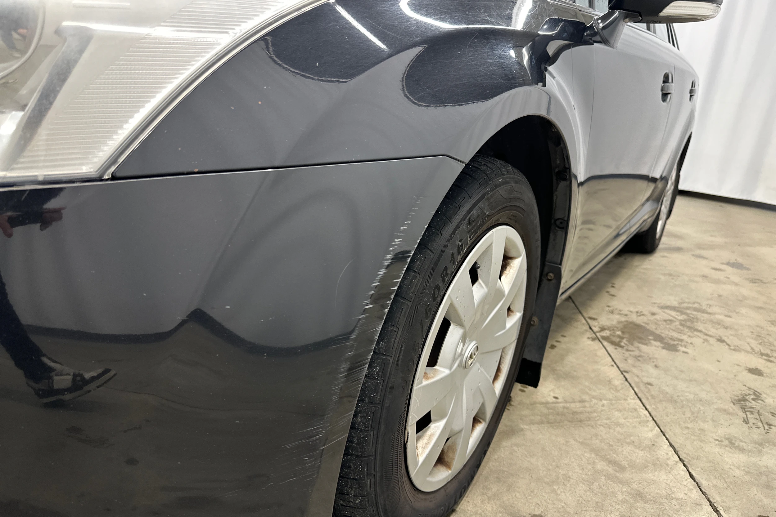 musta Toyota Avensis 2009 kuva 30.
