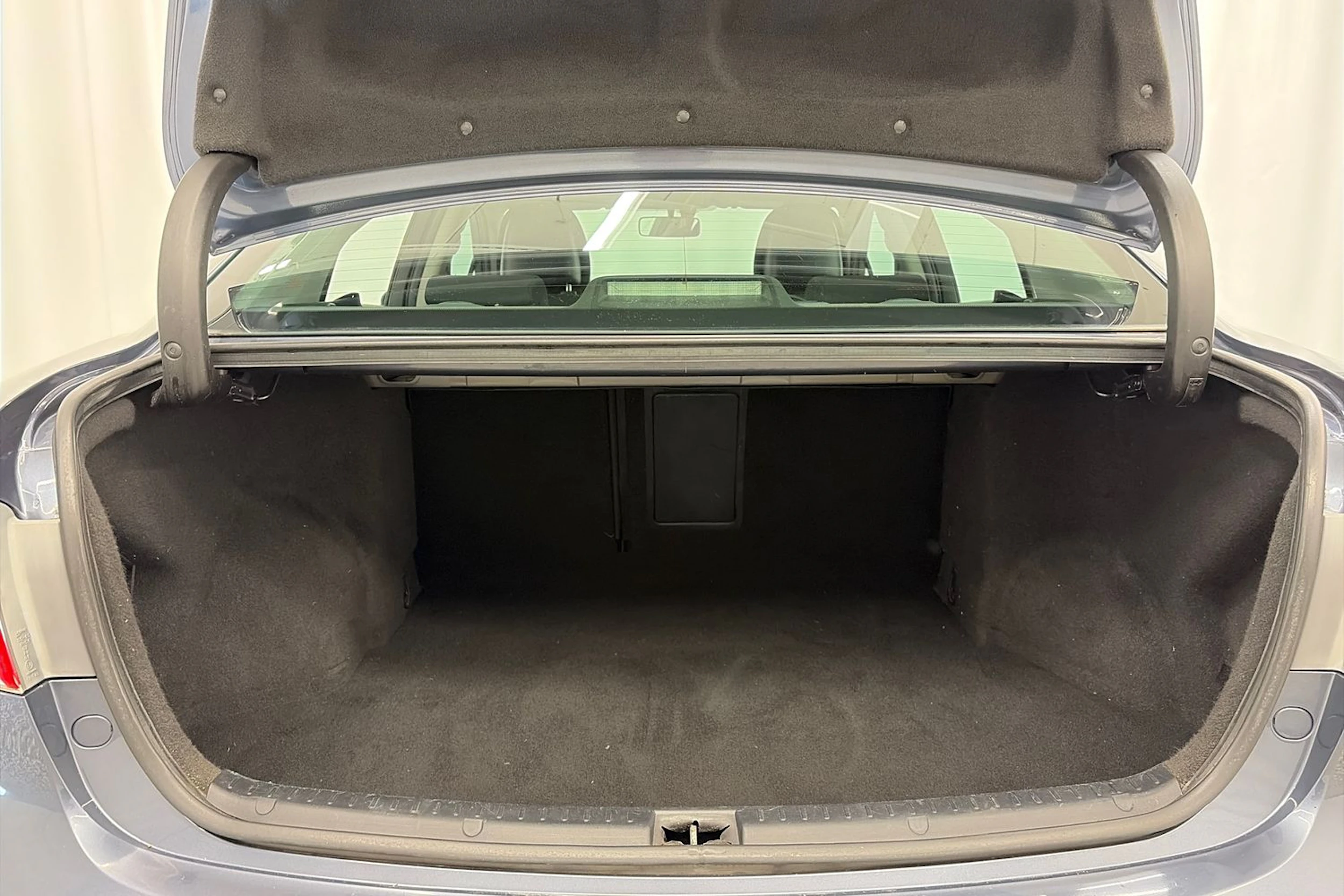 sininen Toyota Avensis 2009 kuva 11.