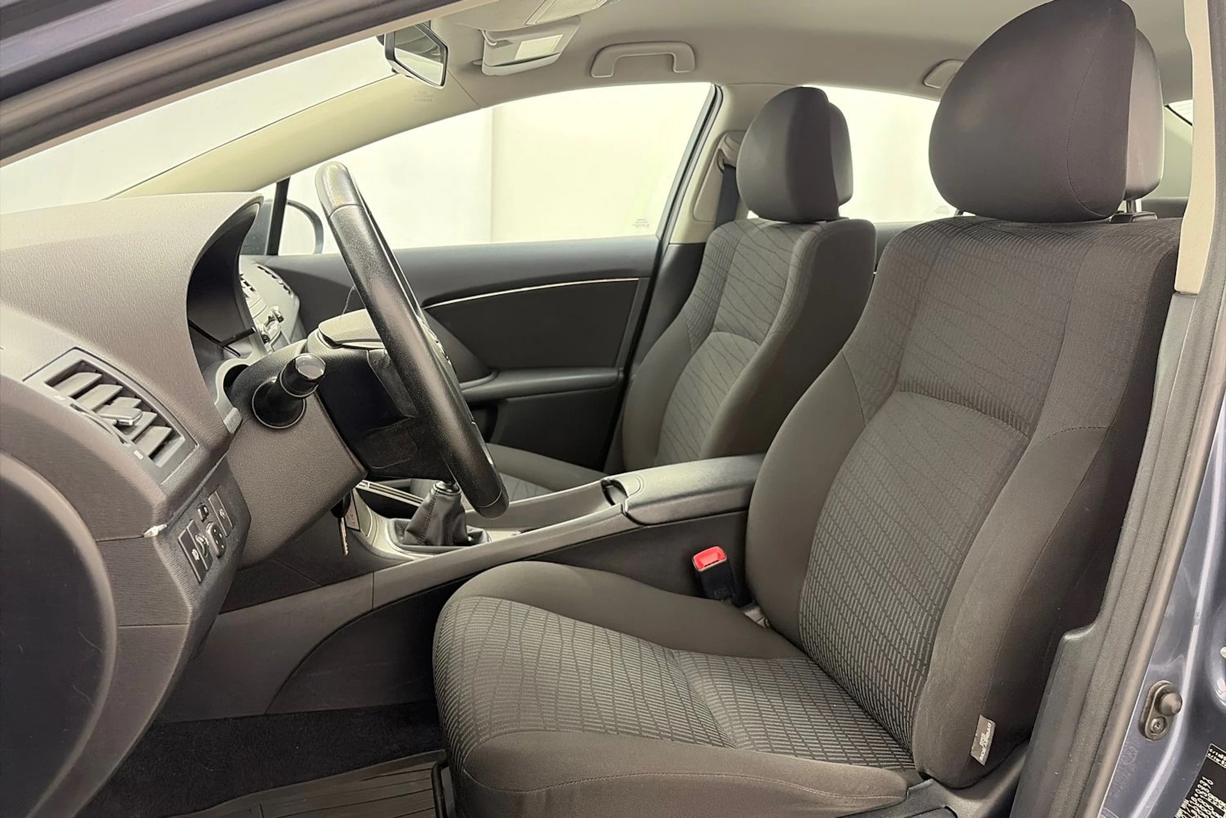 sininen Toyota Avensis 2009 kuva 12.