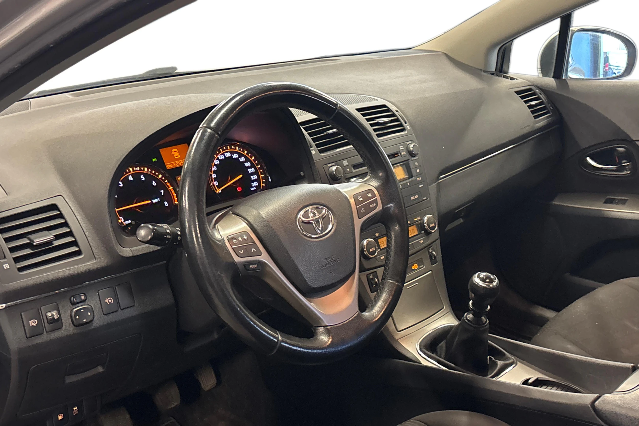 hopea Toyota Avensis 2009 kuva 3.