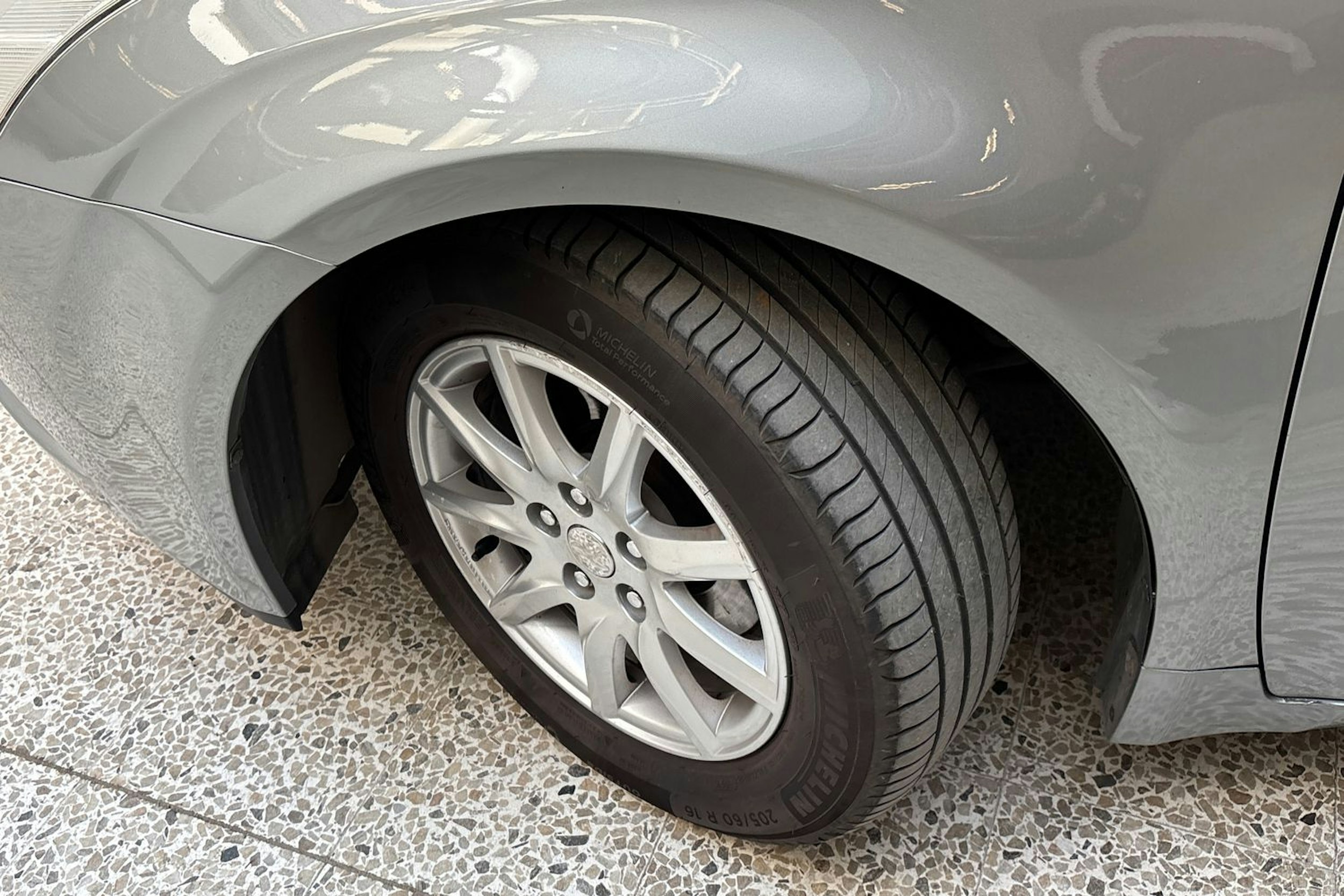 Harmaa Toyota AVENSIS 2009 kuva 10.