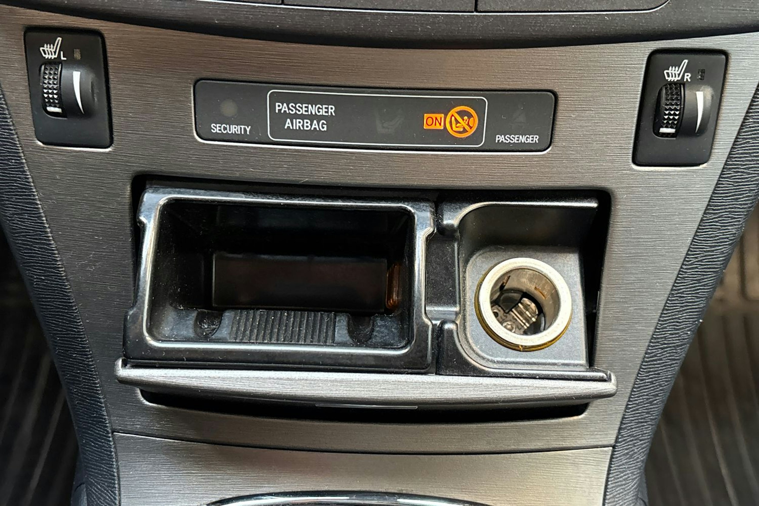 Harmaa Toyota AVENSIS 2009 kuva 17.
