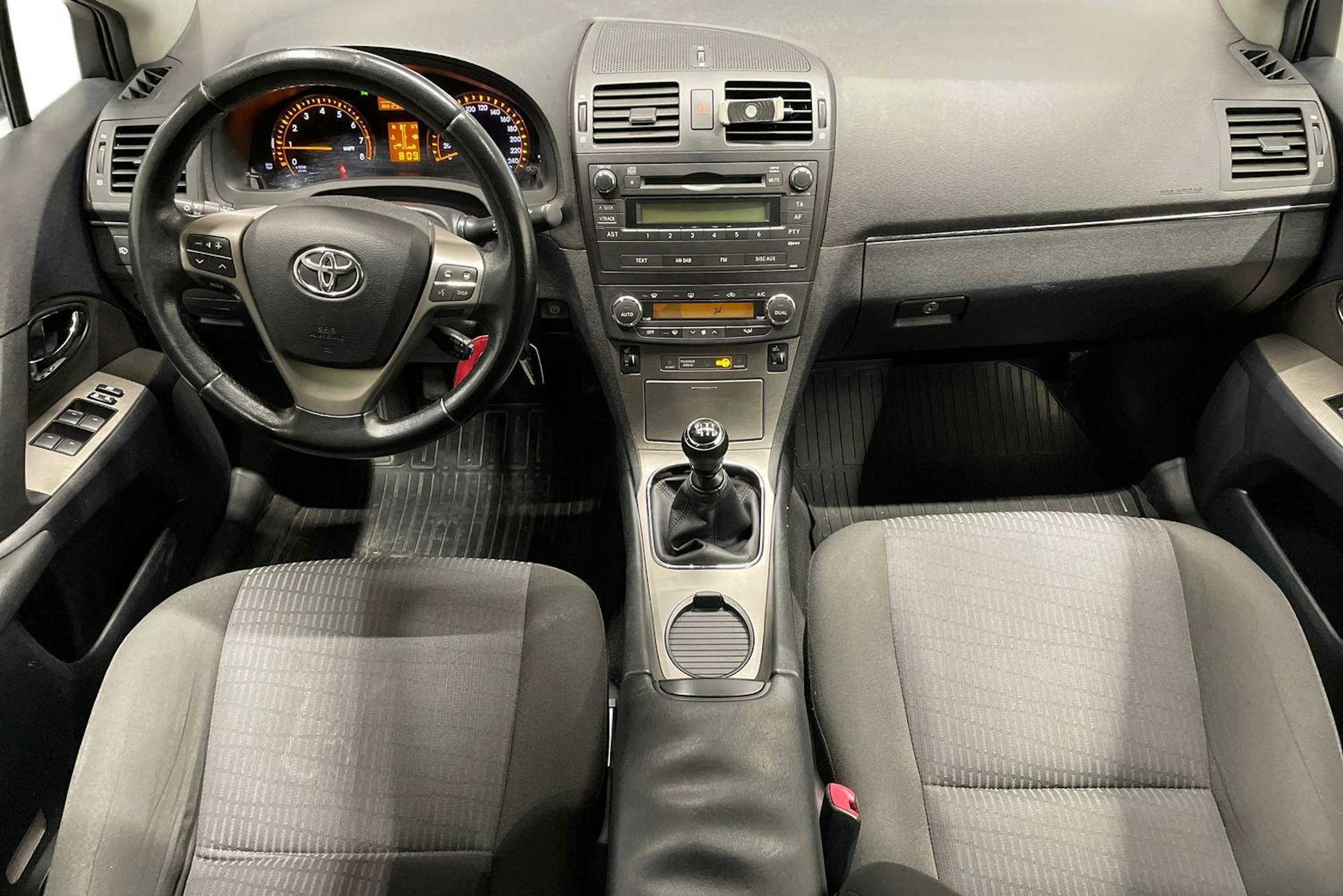 Hopea Toyota AVENSIS 2009 kuva 7.