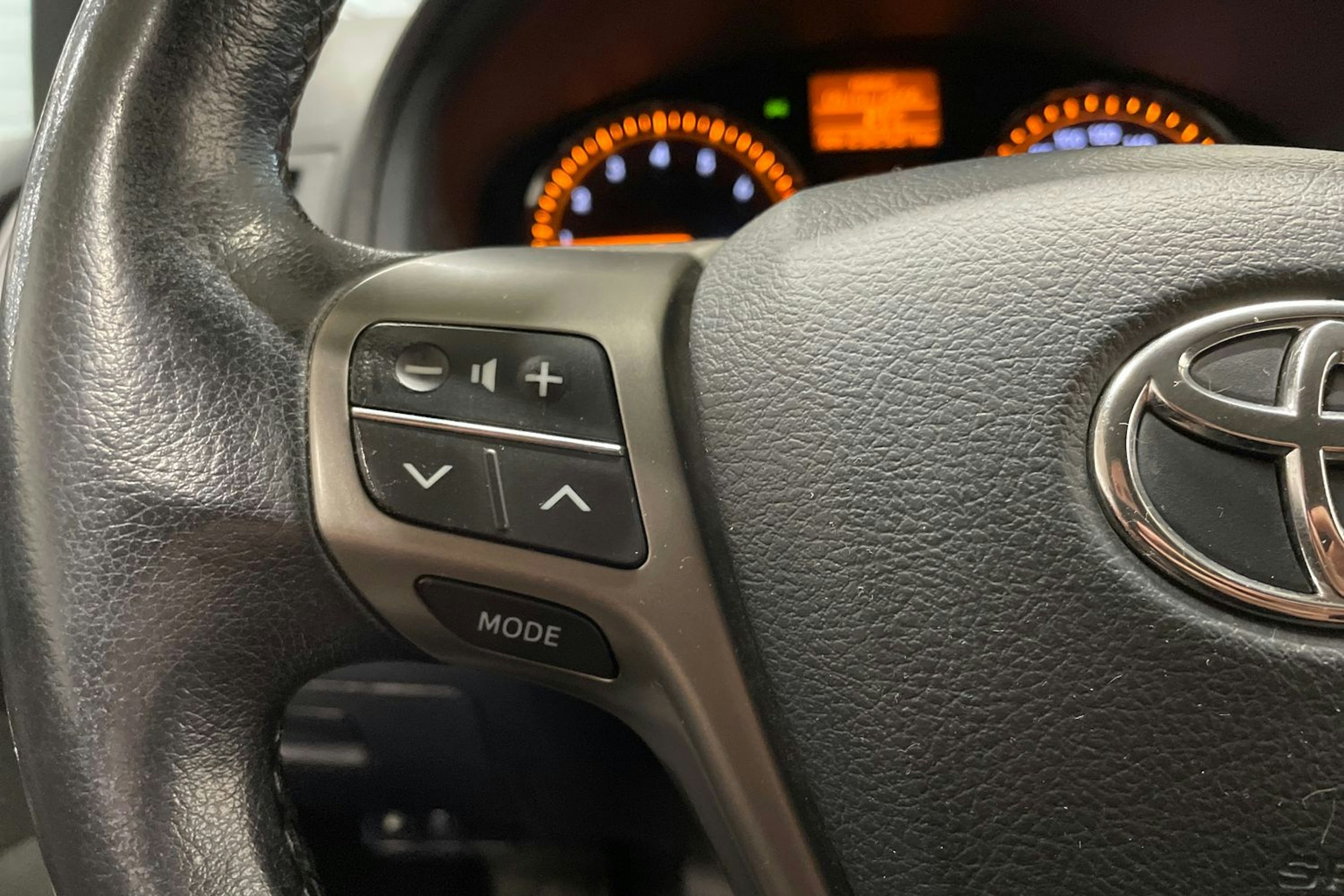 Hopea Toyota AVENSIS 2009 kuva 17.