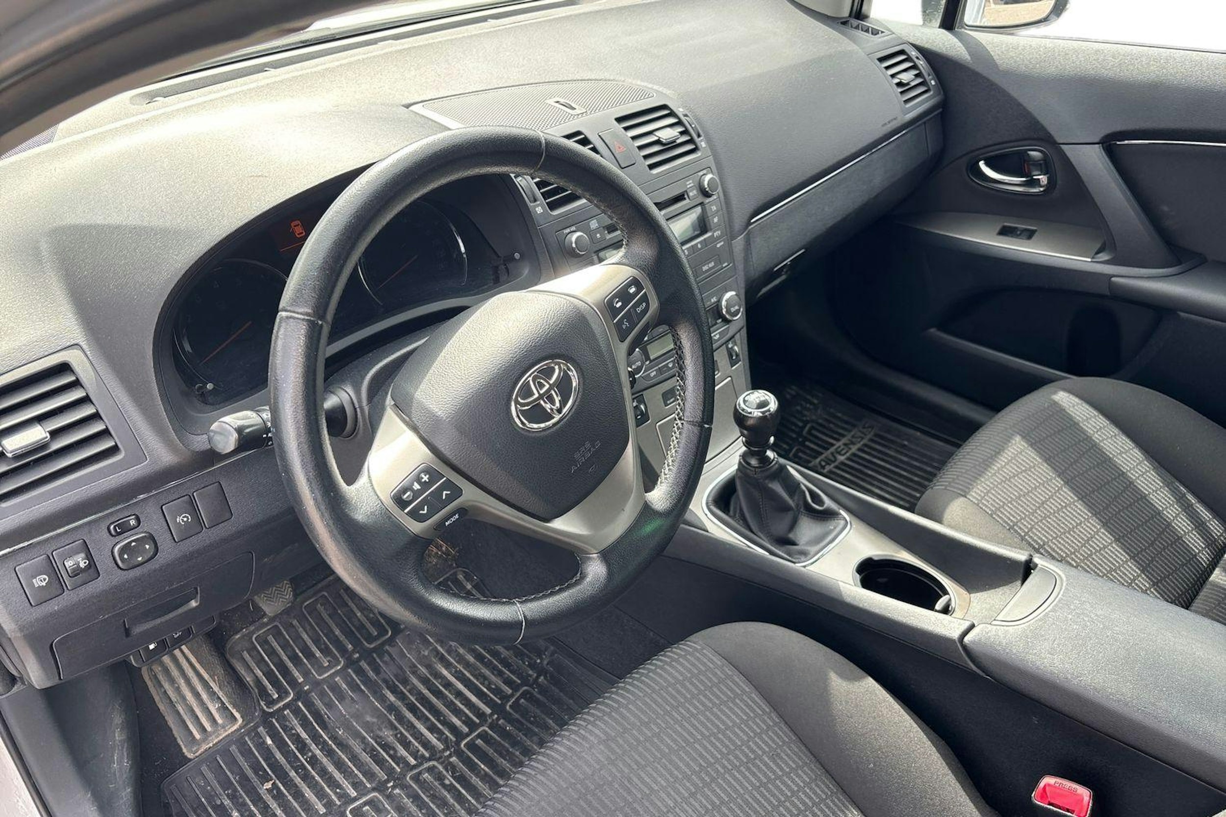 Hopea Toyota AVENSIS 2009 kuva 3.