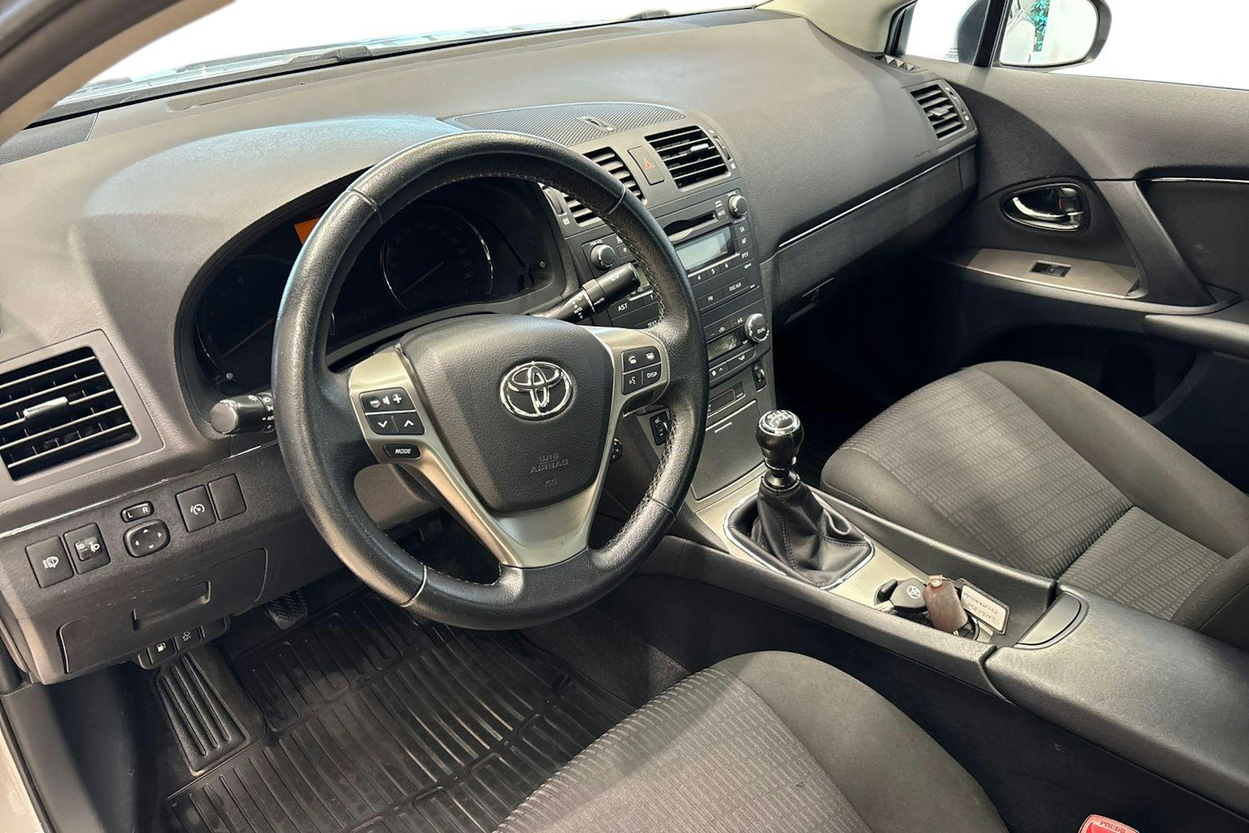 Hopea Toyota AVENSIS 2009 kuva 7.