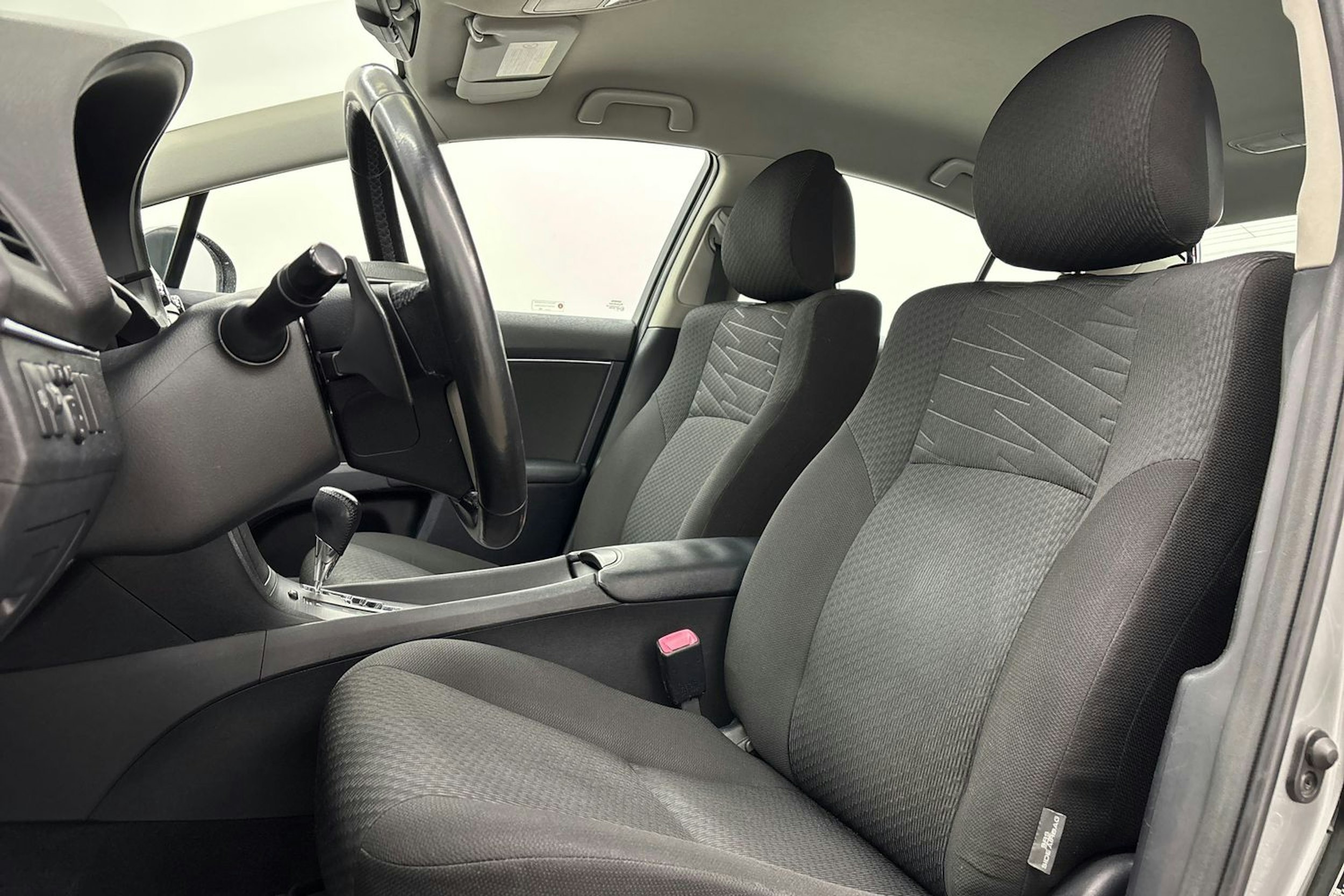 harmaa Toyota Avensis 2009 kuva 14.