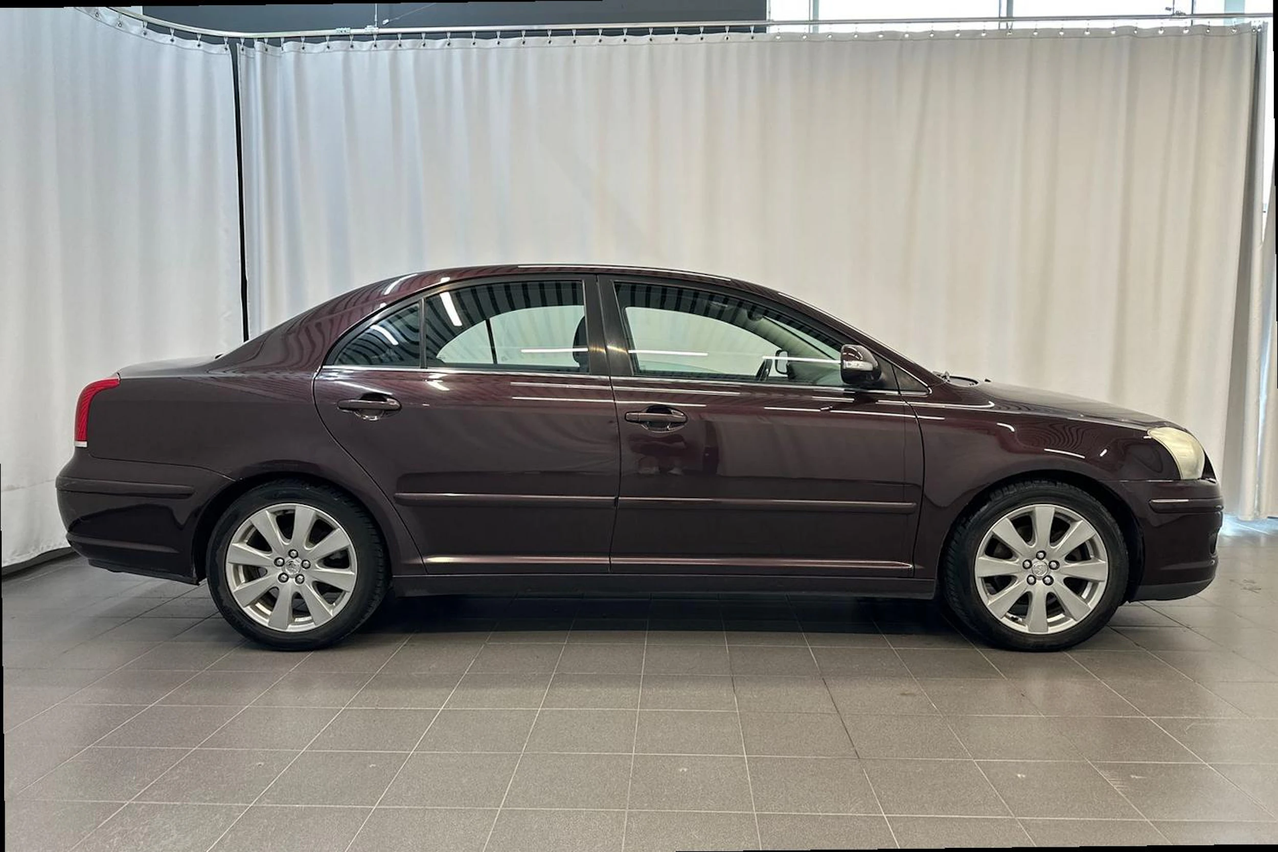 Punainen Toyota AVENSIS 2009 kuva 8.