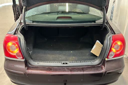 Punainen Toyota AVENSIS 2009 kuva 13.