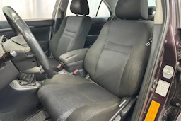Punainen Toyota AVENSIS 2009 kuva 16.