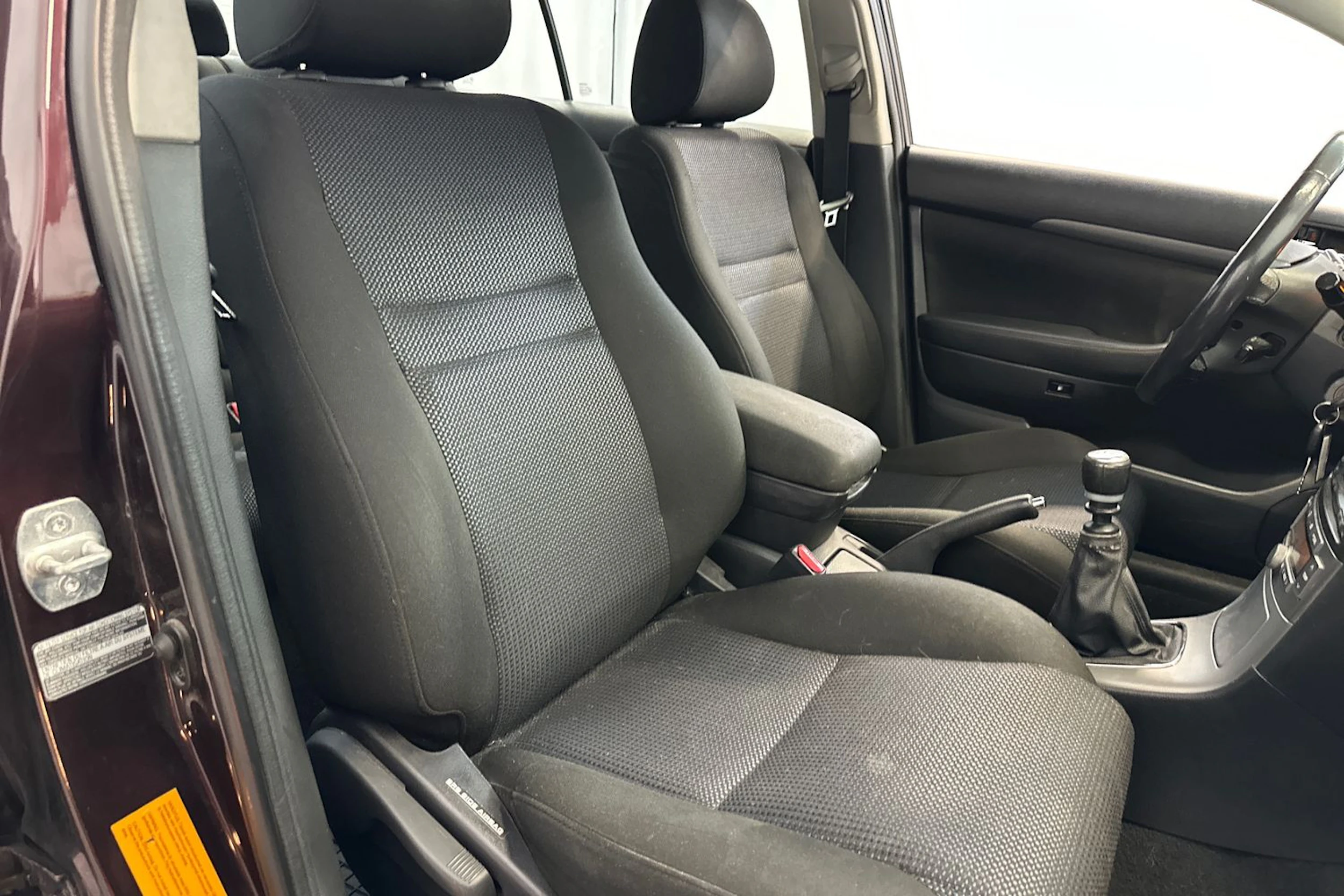 Punainen Toyota AVENSIS 2009 kuva 20.
