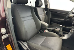 Punainen Toyota AVENSIS 2009 kuva 20.