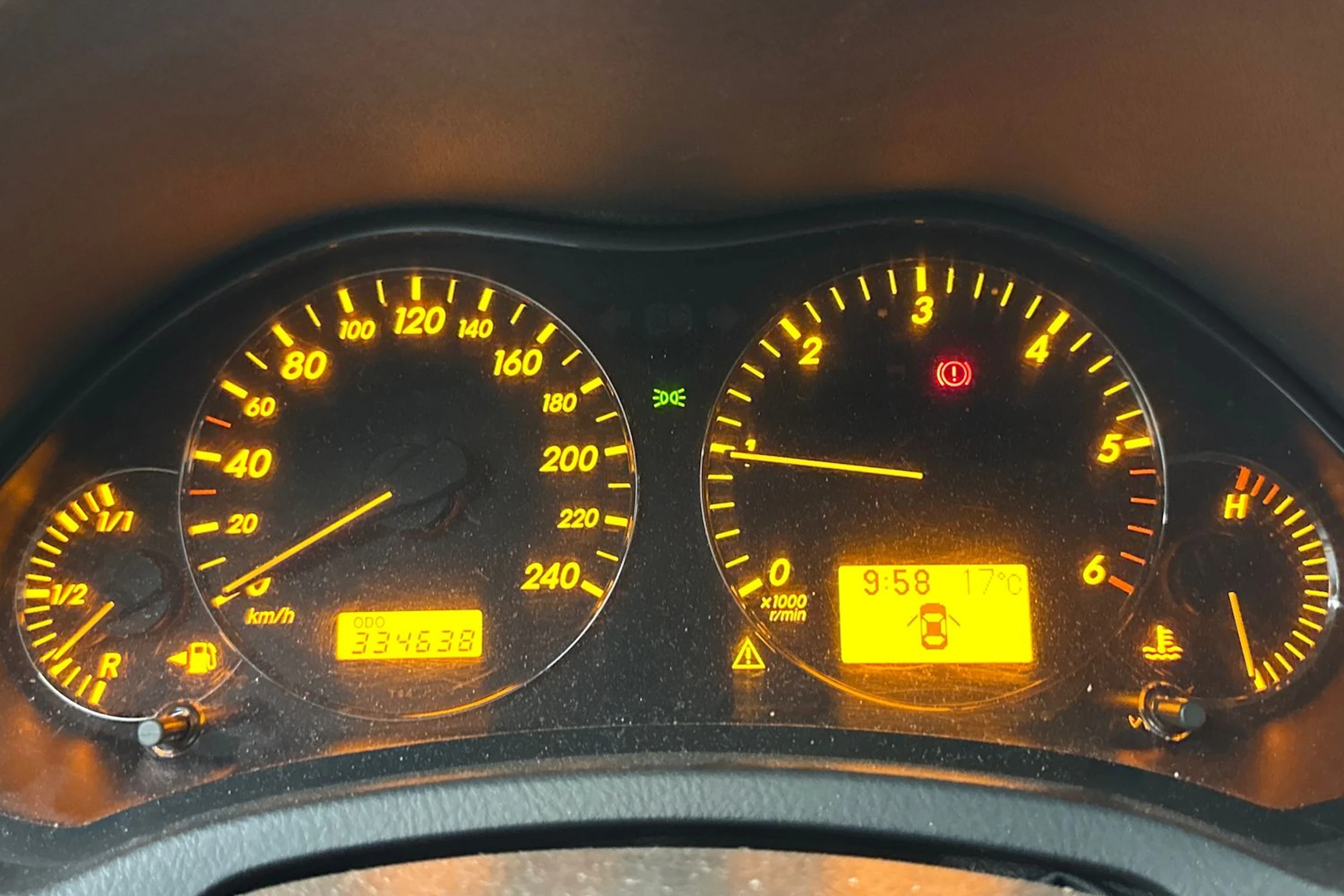 Punainen Toyota AVENSIS 2009 kuva 27.