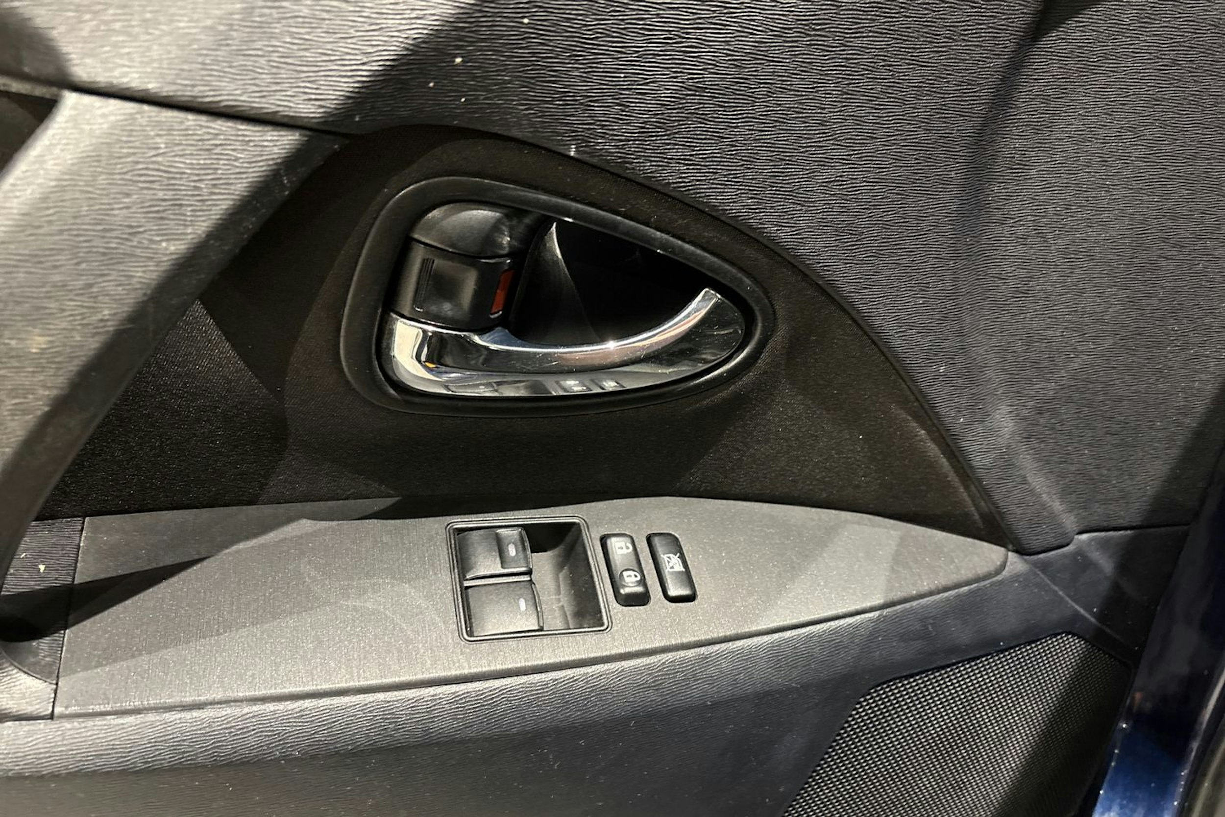 sininen Toyota Avensis 2010 kuva 20.