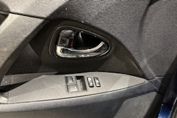 sininen Toyota Avensis 2010 kuva 20.