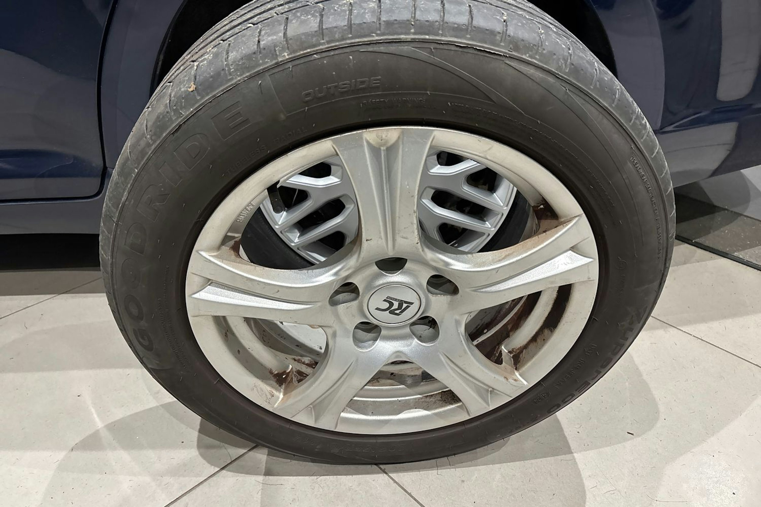 sininen Toyota Avensis 2010 kuva 21.