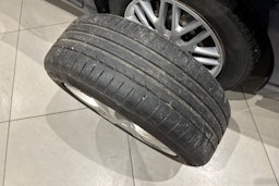 sininen Toyota Avensis 2010 kuva 22.