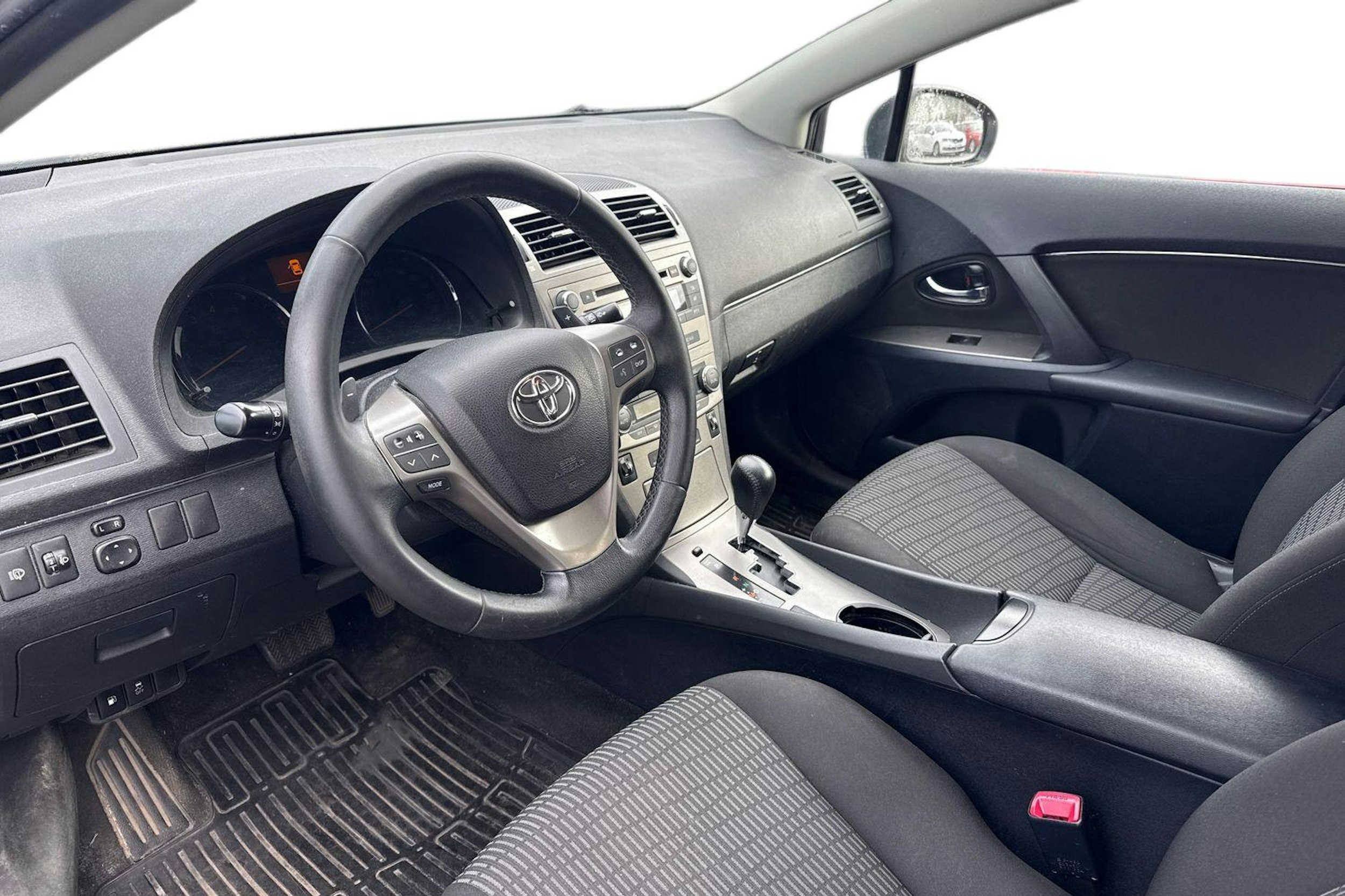harmaa Toyota Avensis 2010 kuva 3.