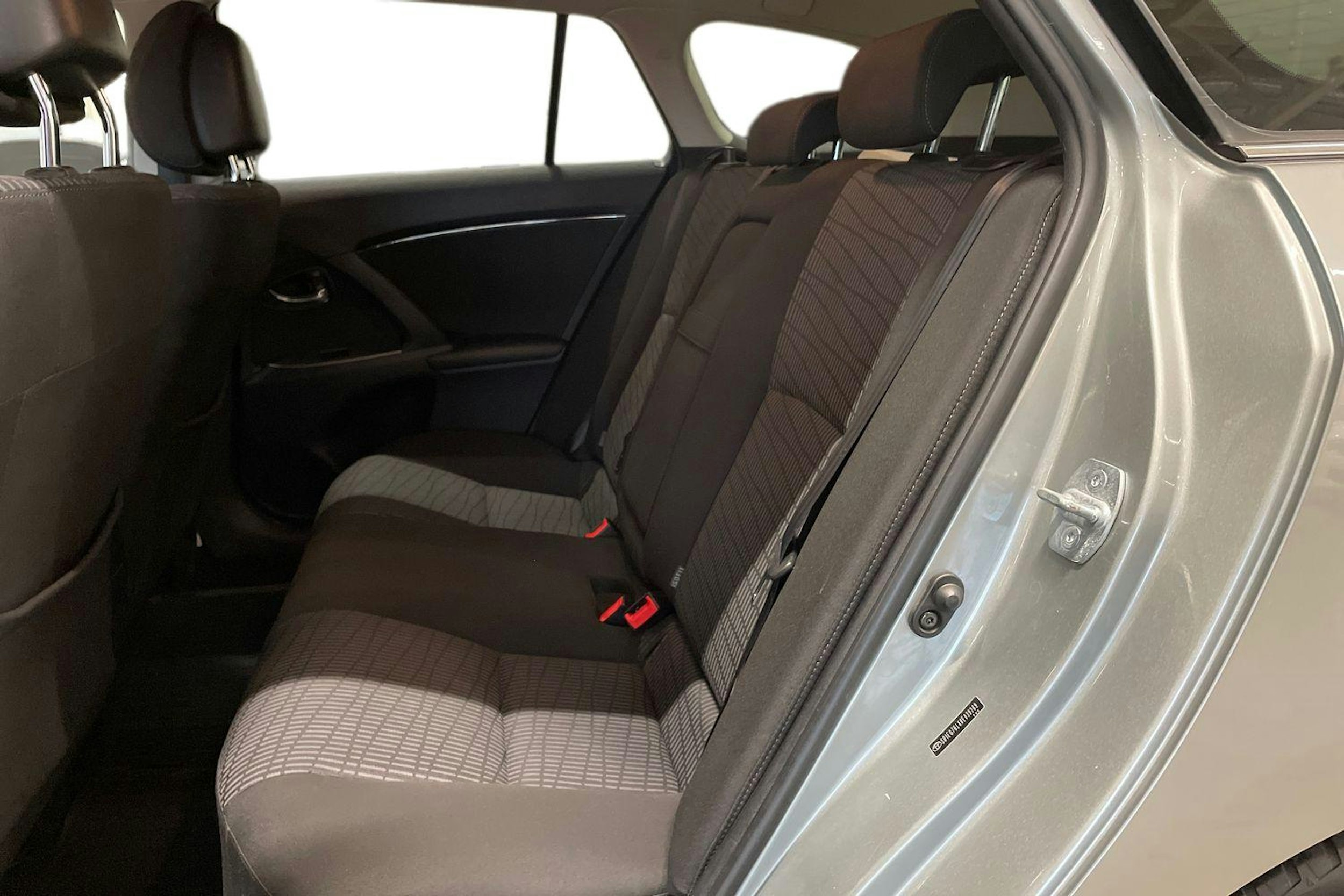 harmaa Toyota Avensis 2010 kuva 10.