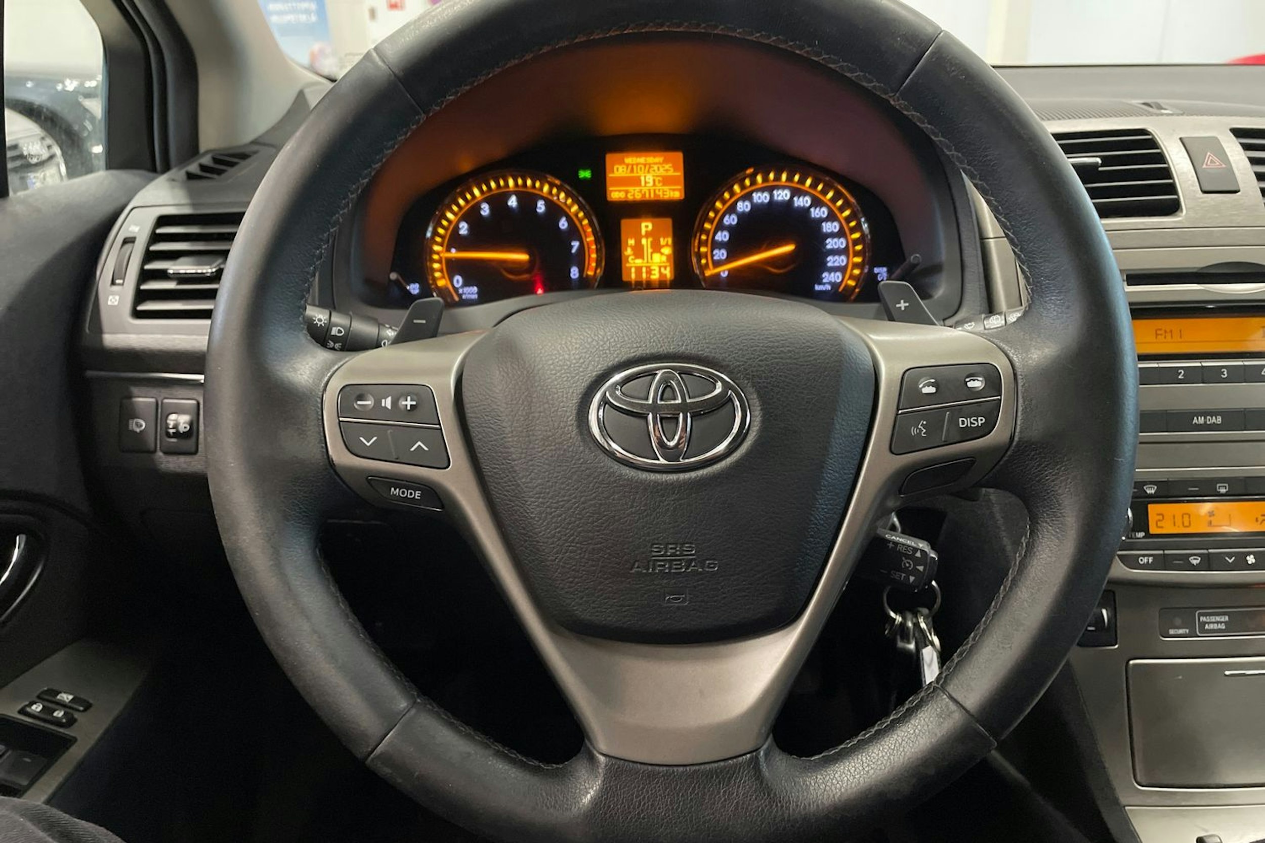 harmaa Toyota Avensis 2010 kuva 15.