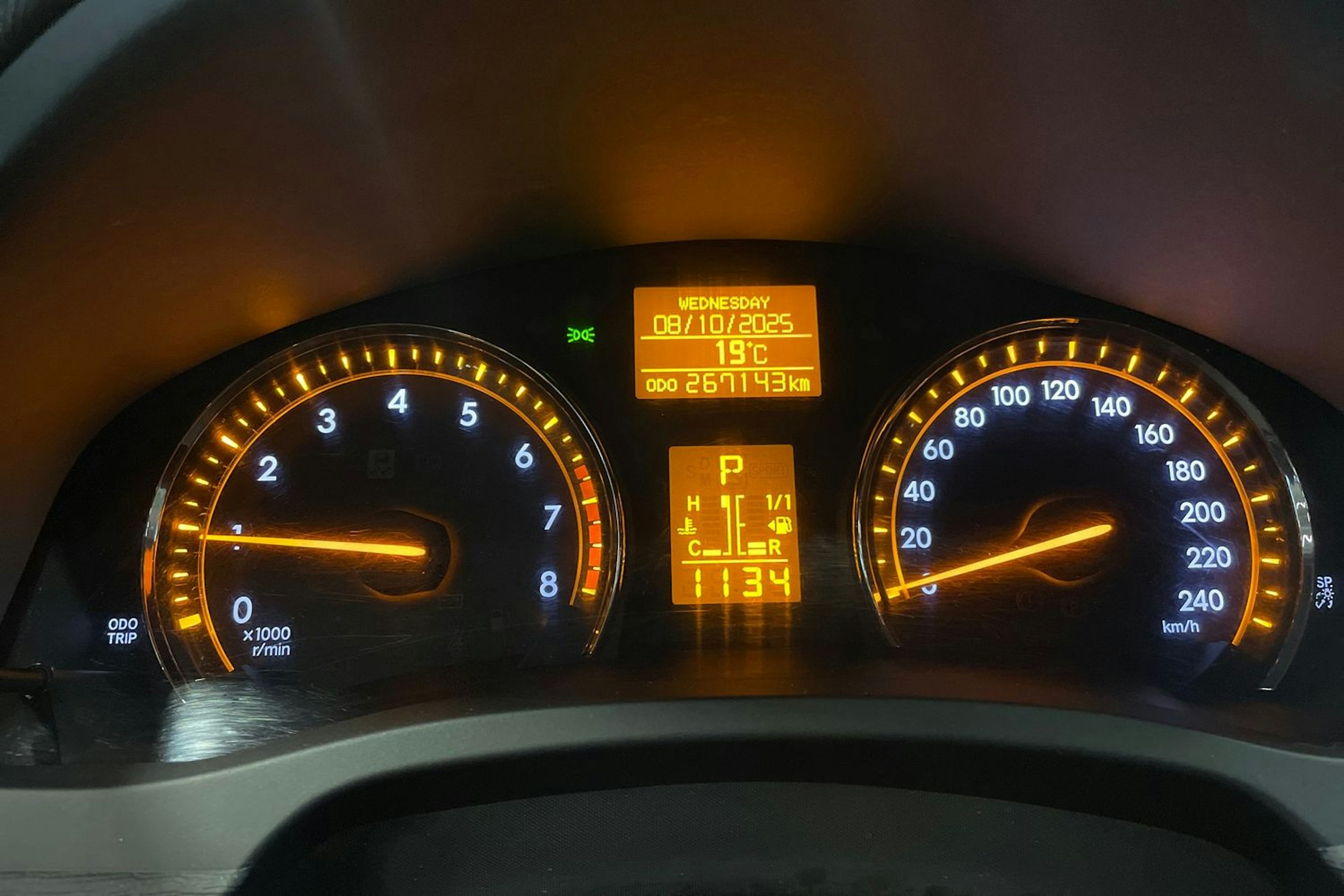 harmaa Toyota Avensis 2010 kuva 19.