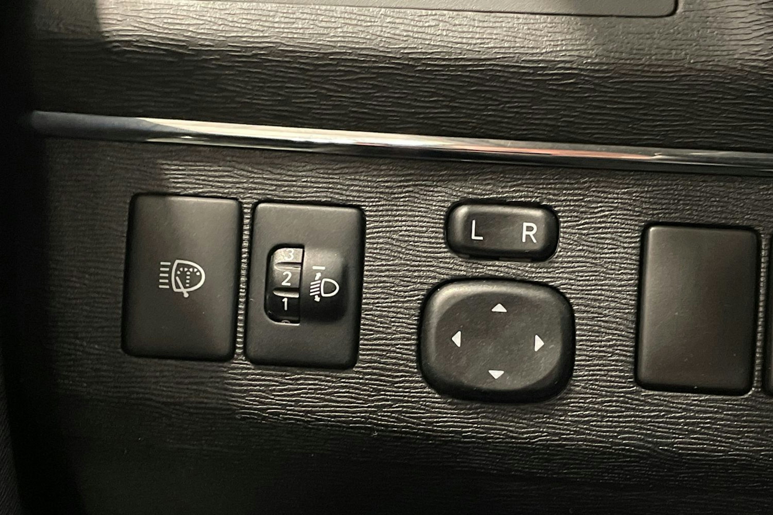 harmaa Toyota Avensis 2010 kuva 20.