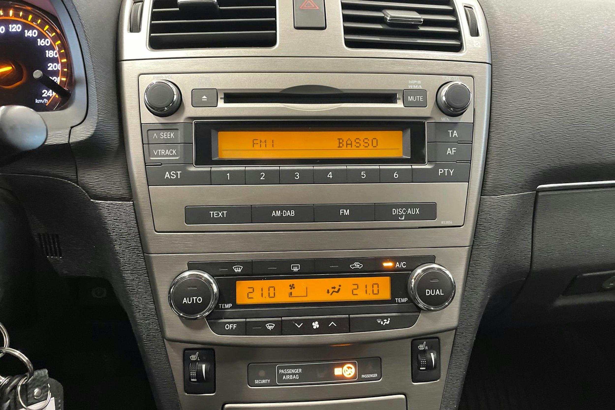 harmaa Toyota Avensis 2010 kuva 22.
