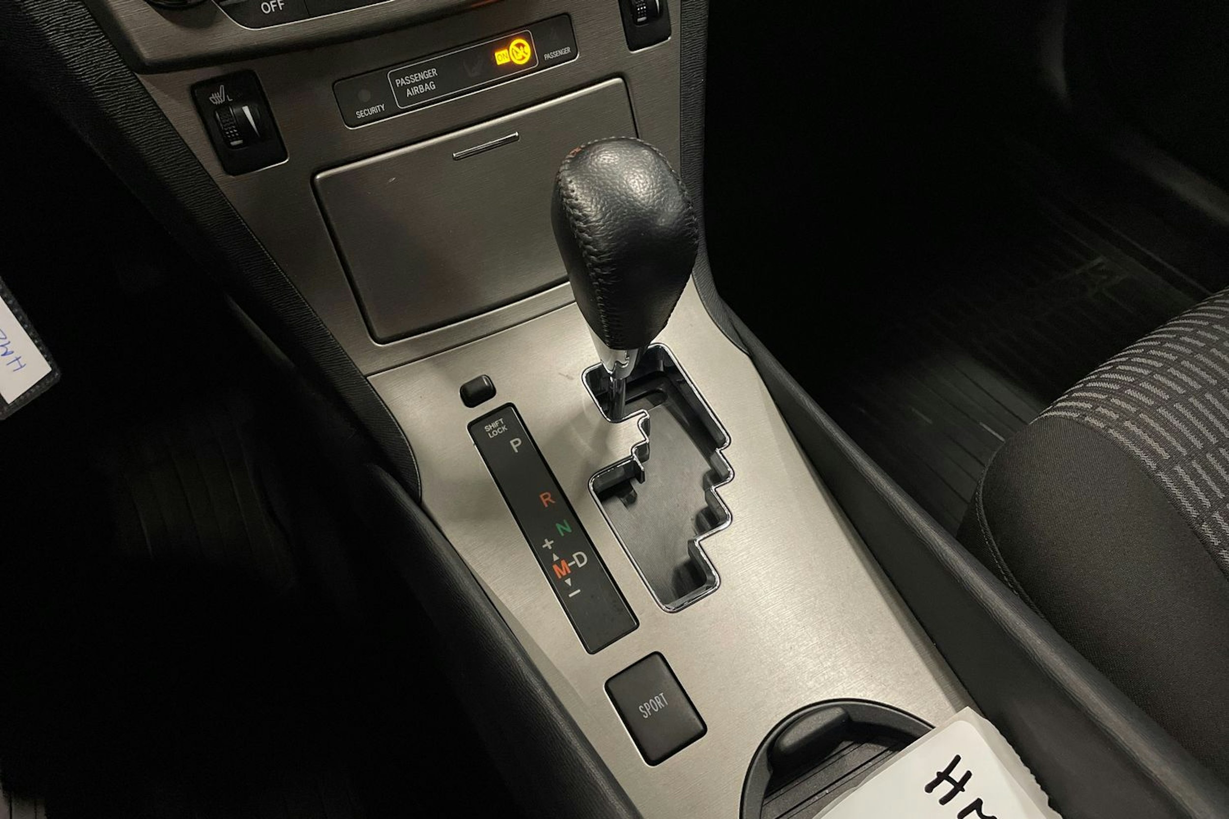 harmaa Toyota Avensis 2010 kuva 23.