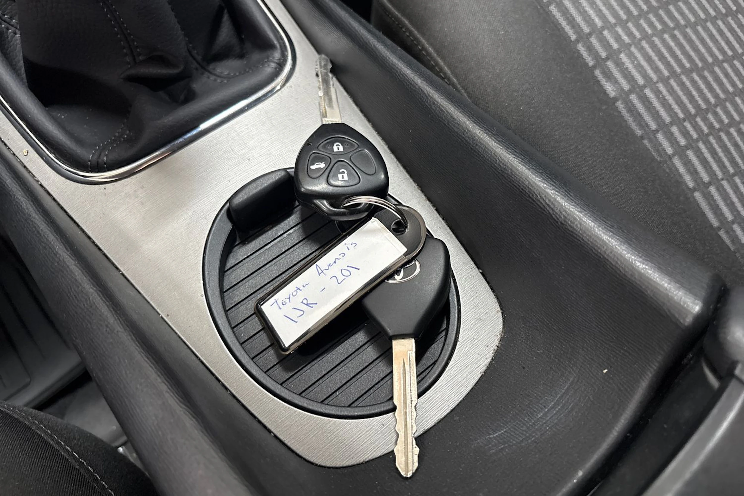 Harmaa Toyota AVENSIS 2010 kuva 24.