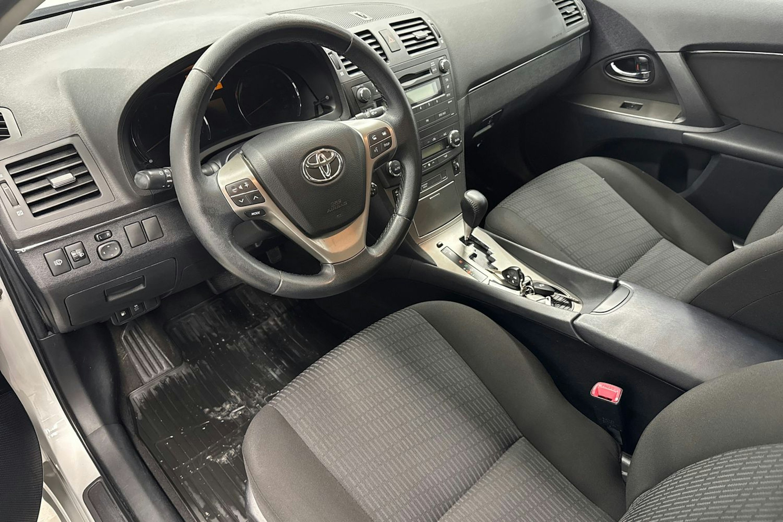 hopea Toyota Avensis 2010 kuva 7.