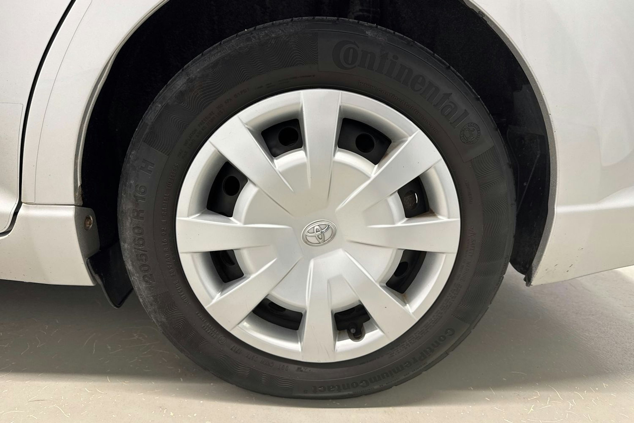 hopea Toyota Avensis 2010 kuva 13.