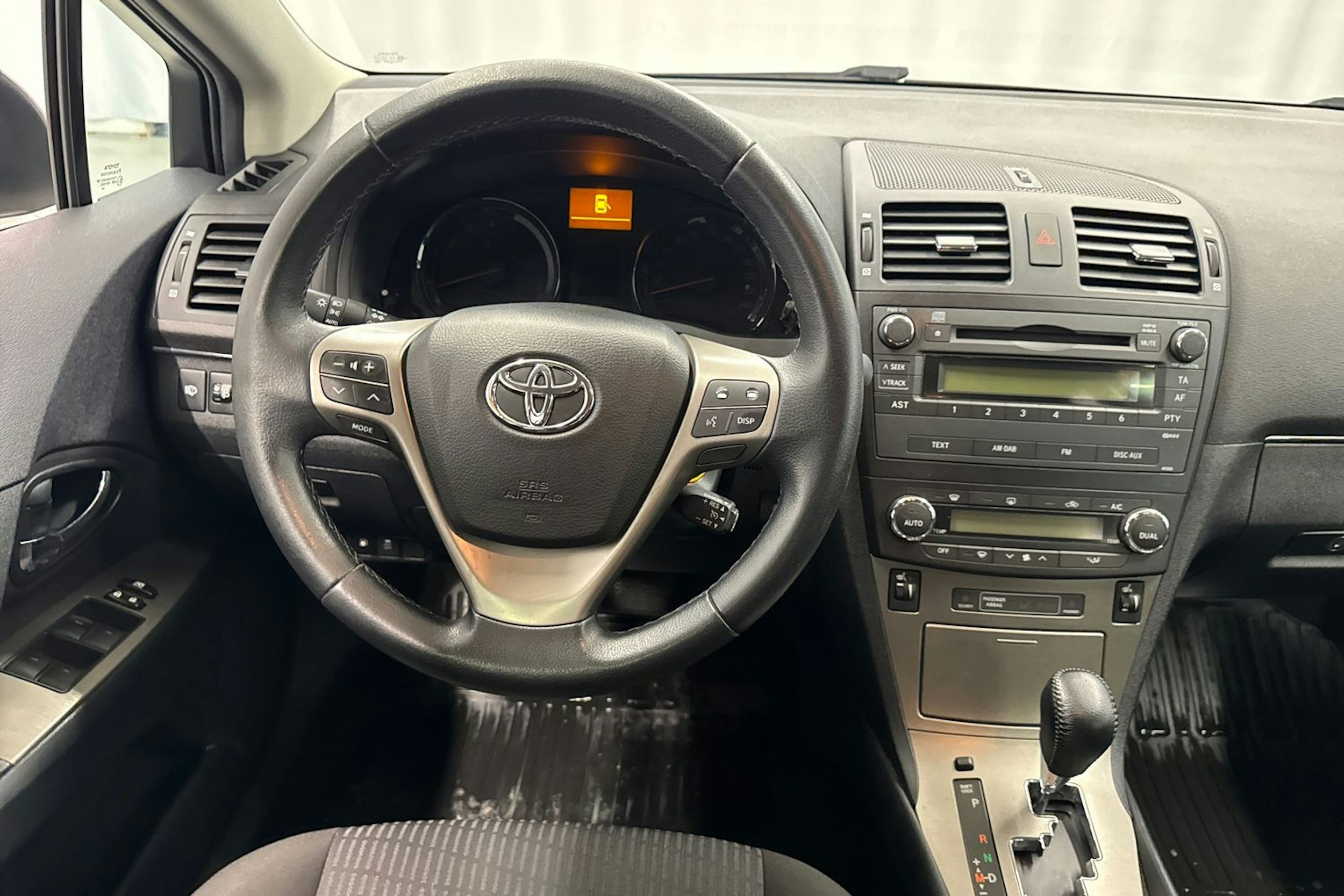 hopea Toyota Avensis 2010 kuva 16.