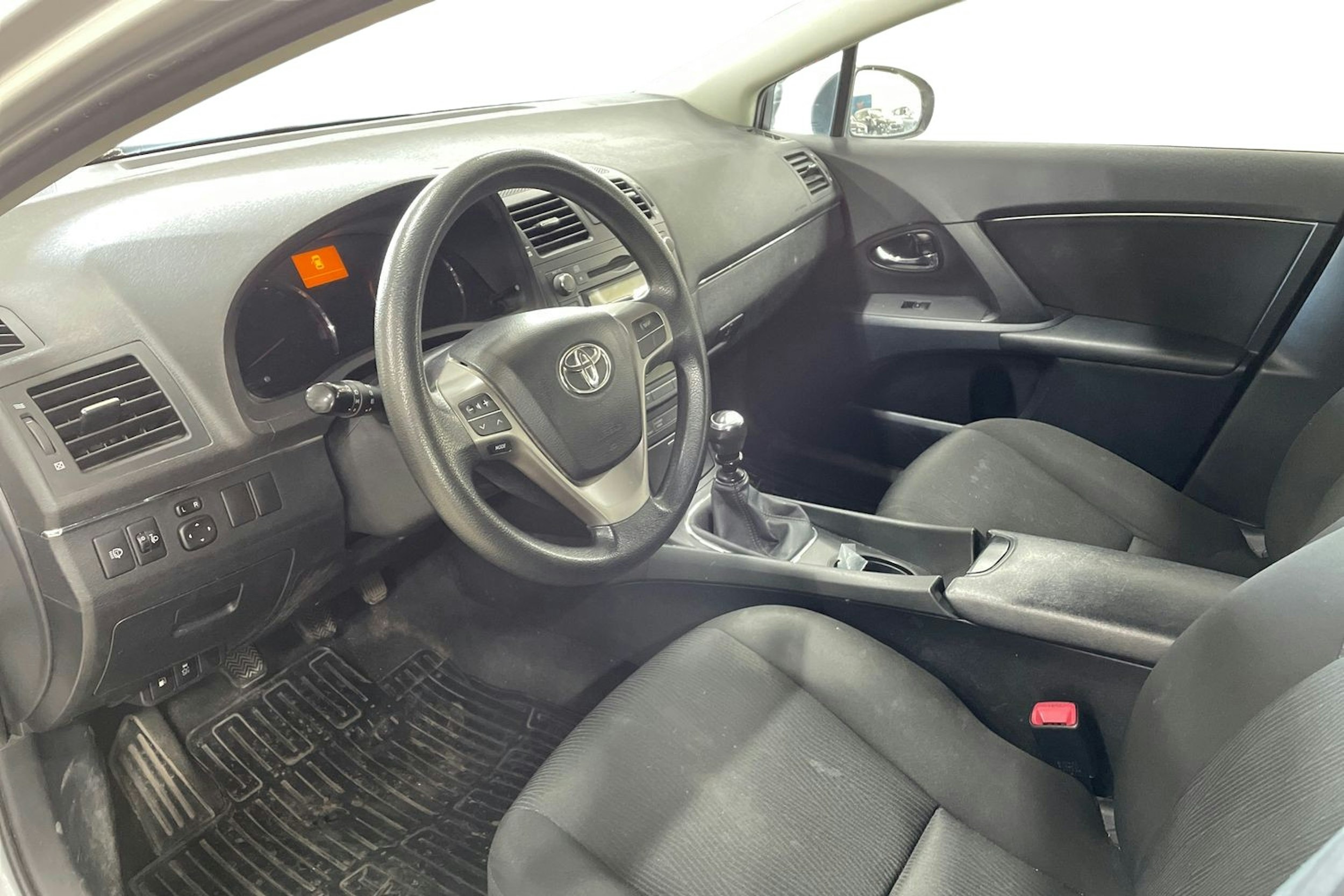 Hopea Toyota AVENSIS 2010 kuva 7.