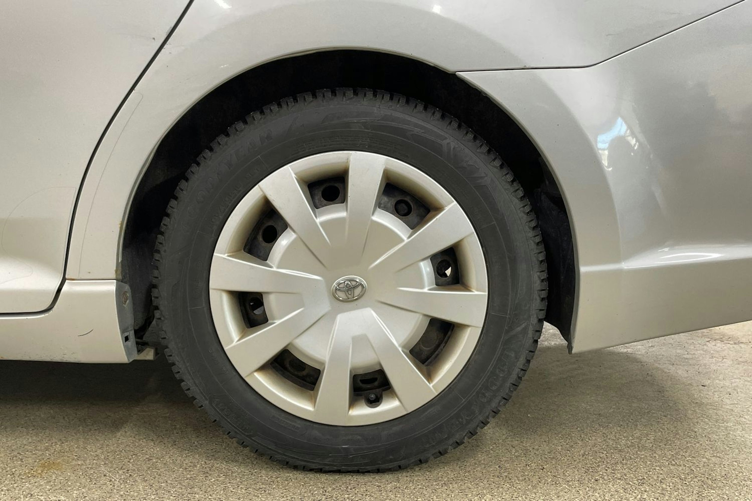 Hopea Toyota AVENSIS 2010 kuva 13.