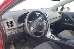 punainen Toyota Avensis 2011 kuva 3.