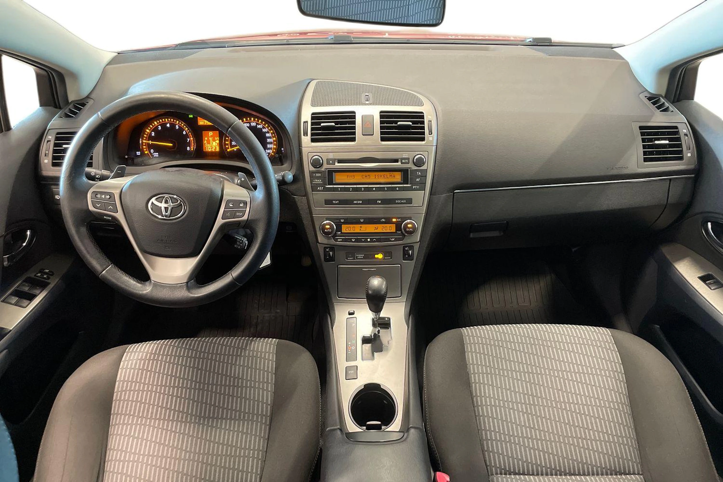 punainen Toyota Avensis 2011 kuva 7.