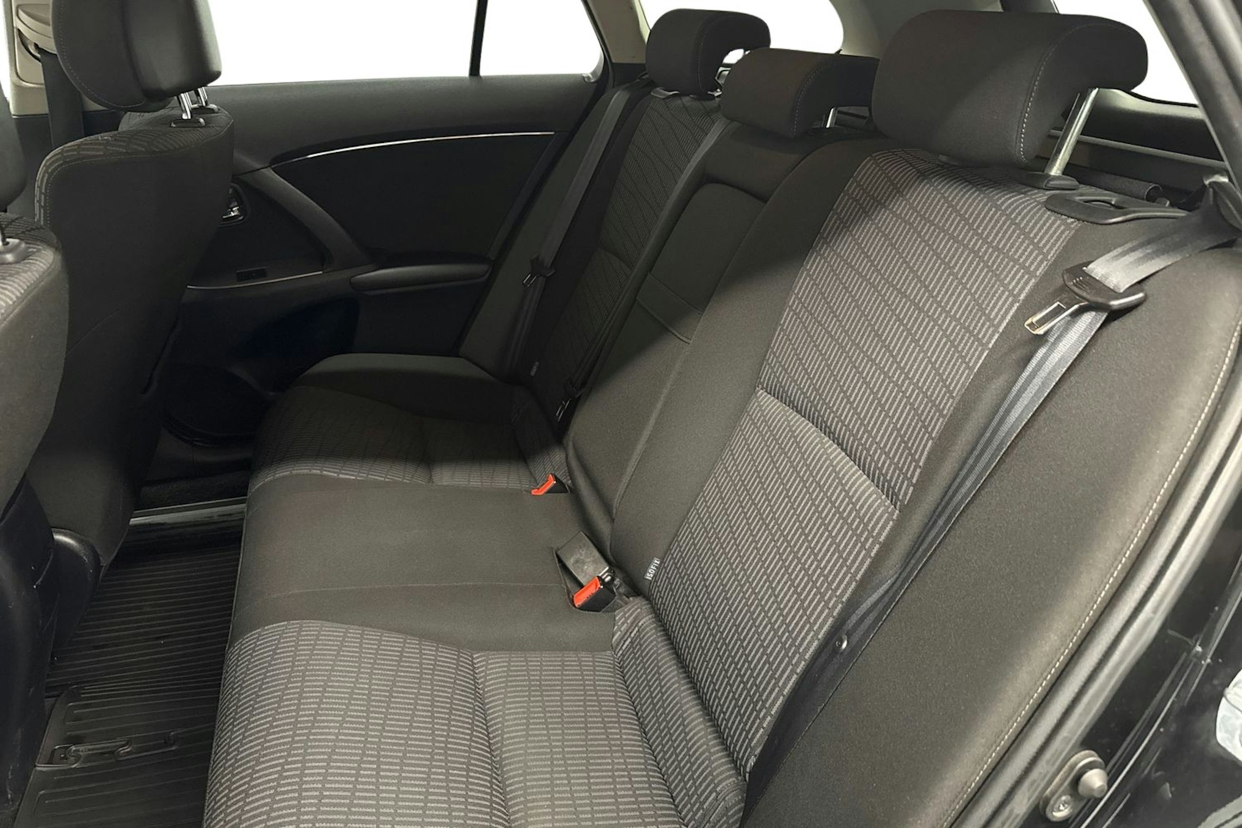musta Toyota Avensis 2011 kuva 10.