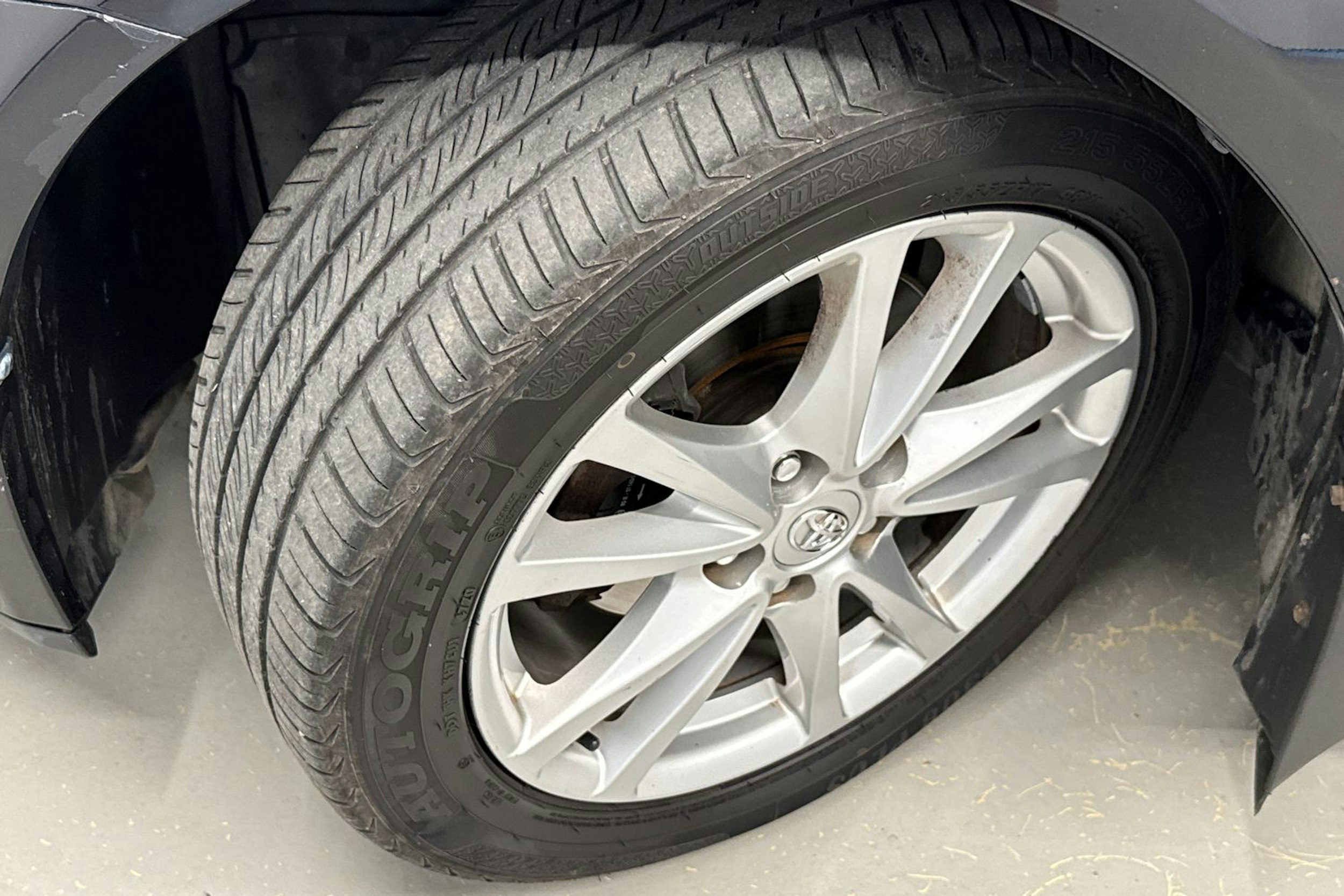 musta Toyota Avensis 2011 kuva 14.