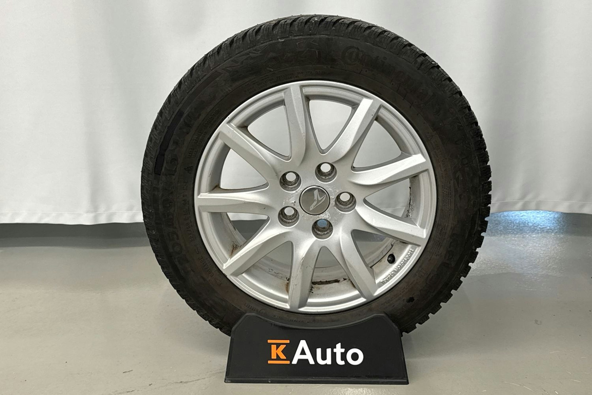 musta Toyota Avensis 2011 kuva 15.