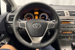 musta Toyota Avensis 2011 kuva 16.