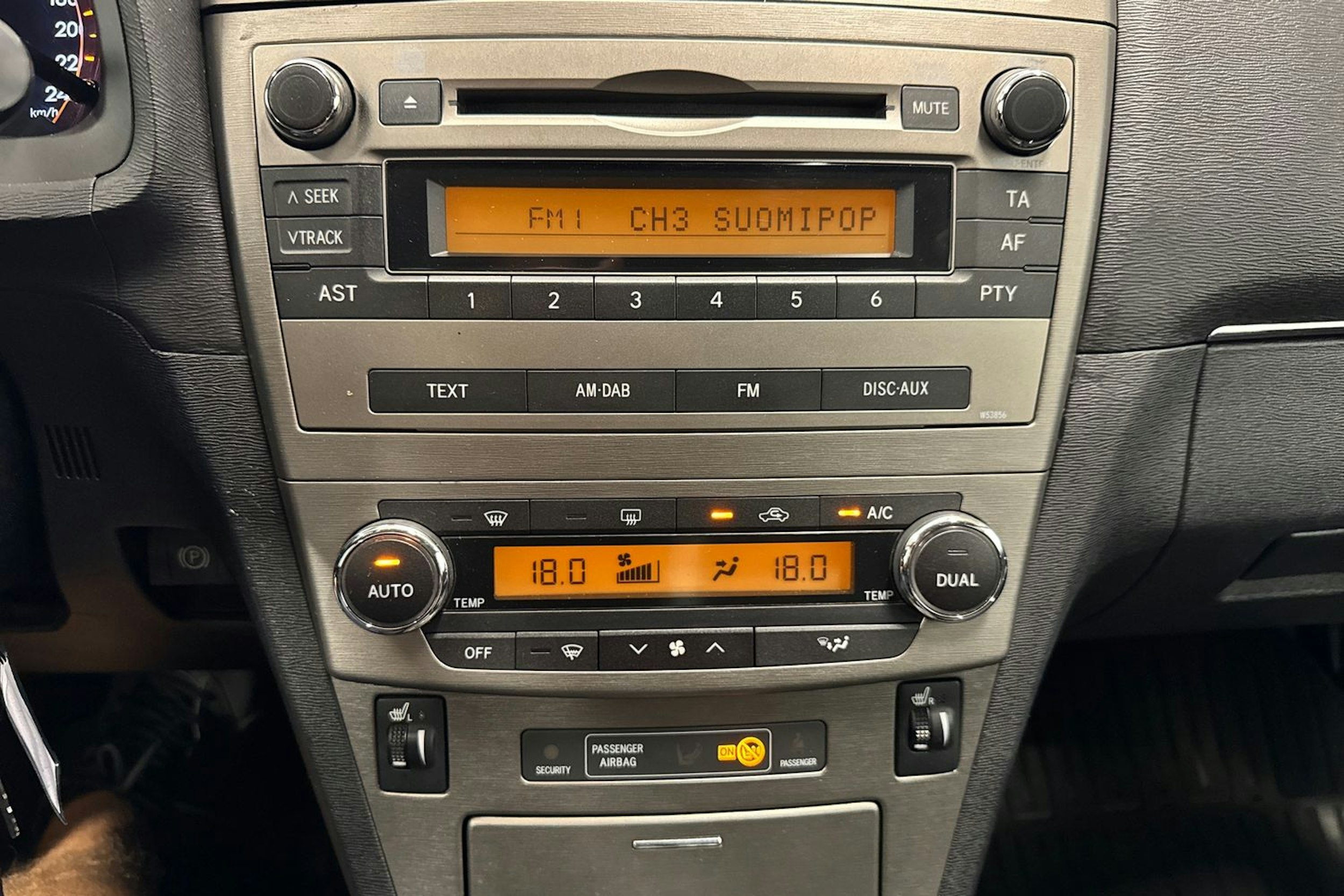 musta Toyota Avensis 2011 kuva 22.
