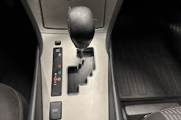 musta Toyota Avensis 2011 kuva 23.