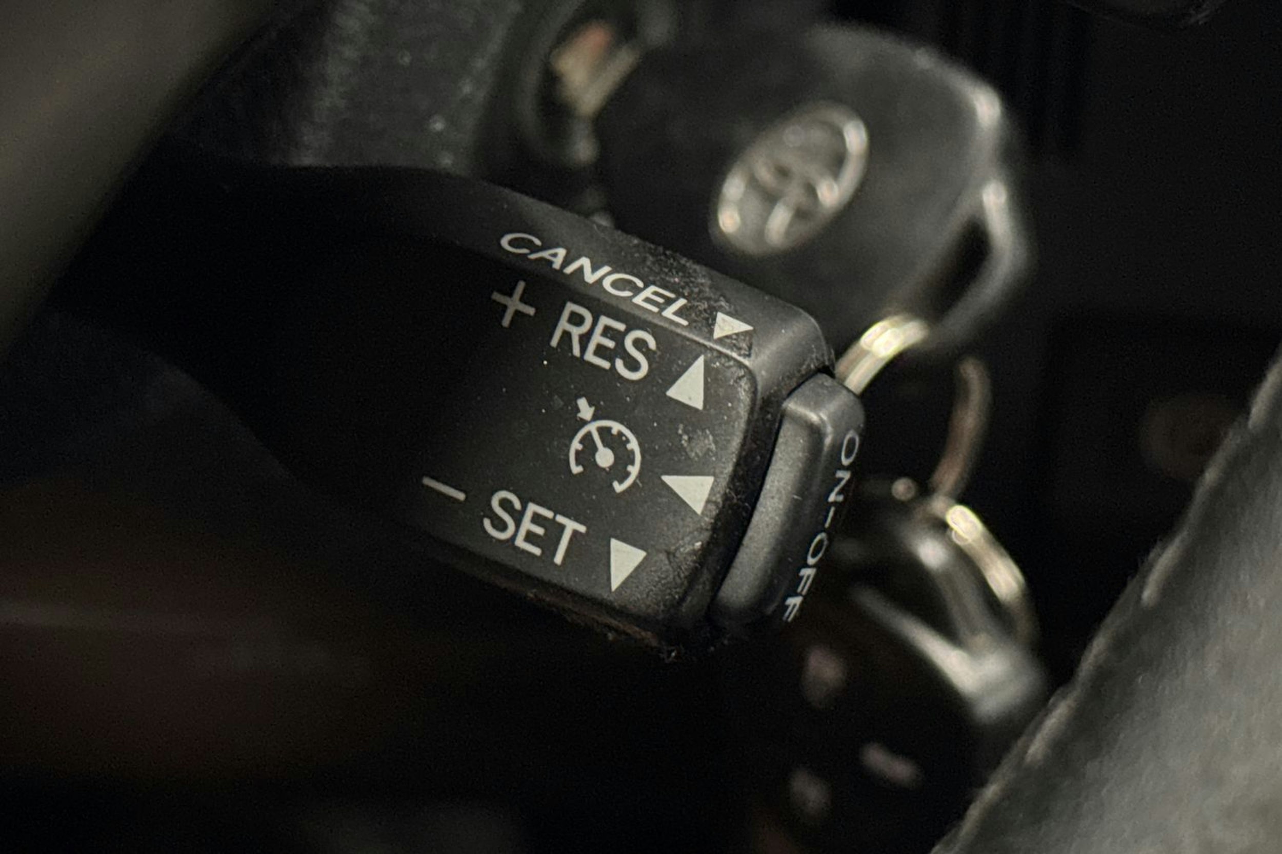musta Toyota Avensis 2011 kuva 25.