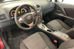 Punainen Toyota AVENSIS 2011 kuva 7.