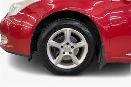 Punainen Toyota AVENSIS 2011 kuva 11.