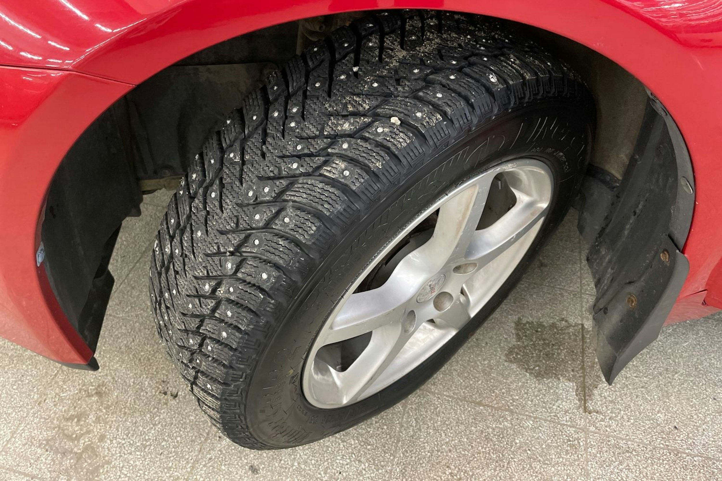 Punainen Toyota AVENSIS 2011 kuva 13.