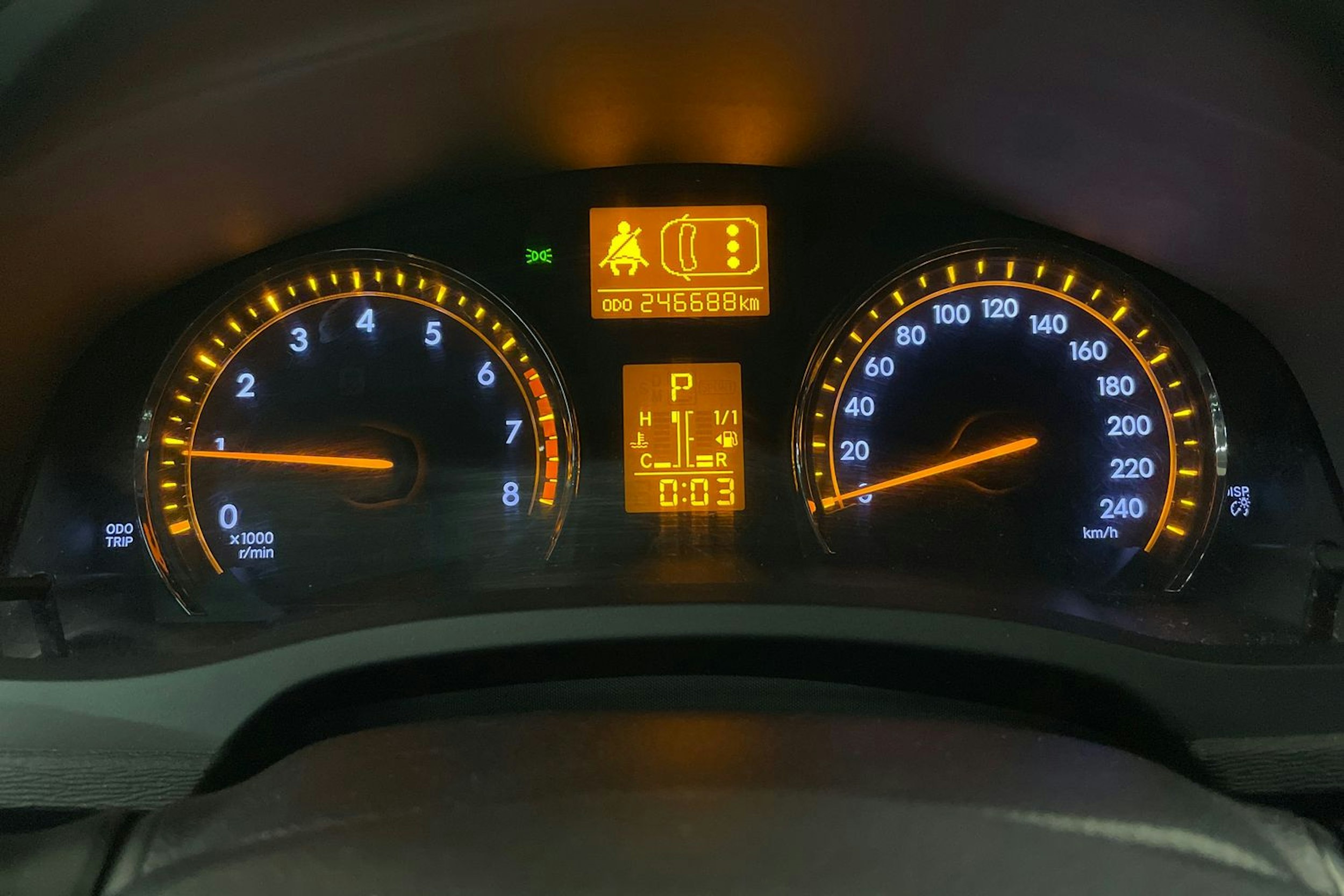 Punainen Toyota AVENSIS 2011 kuva 14.