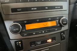 Punainen Toyota AVENSIS 2011 kuva 19.