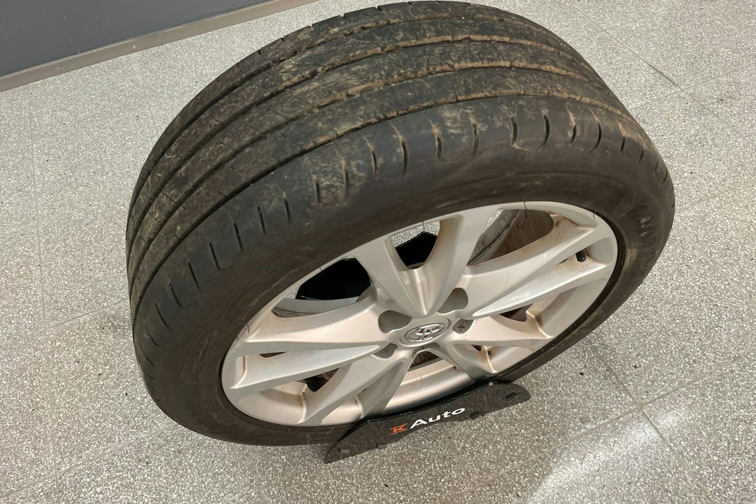 Punainen Toyota AVENSIS 2011 kuva 23.