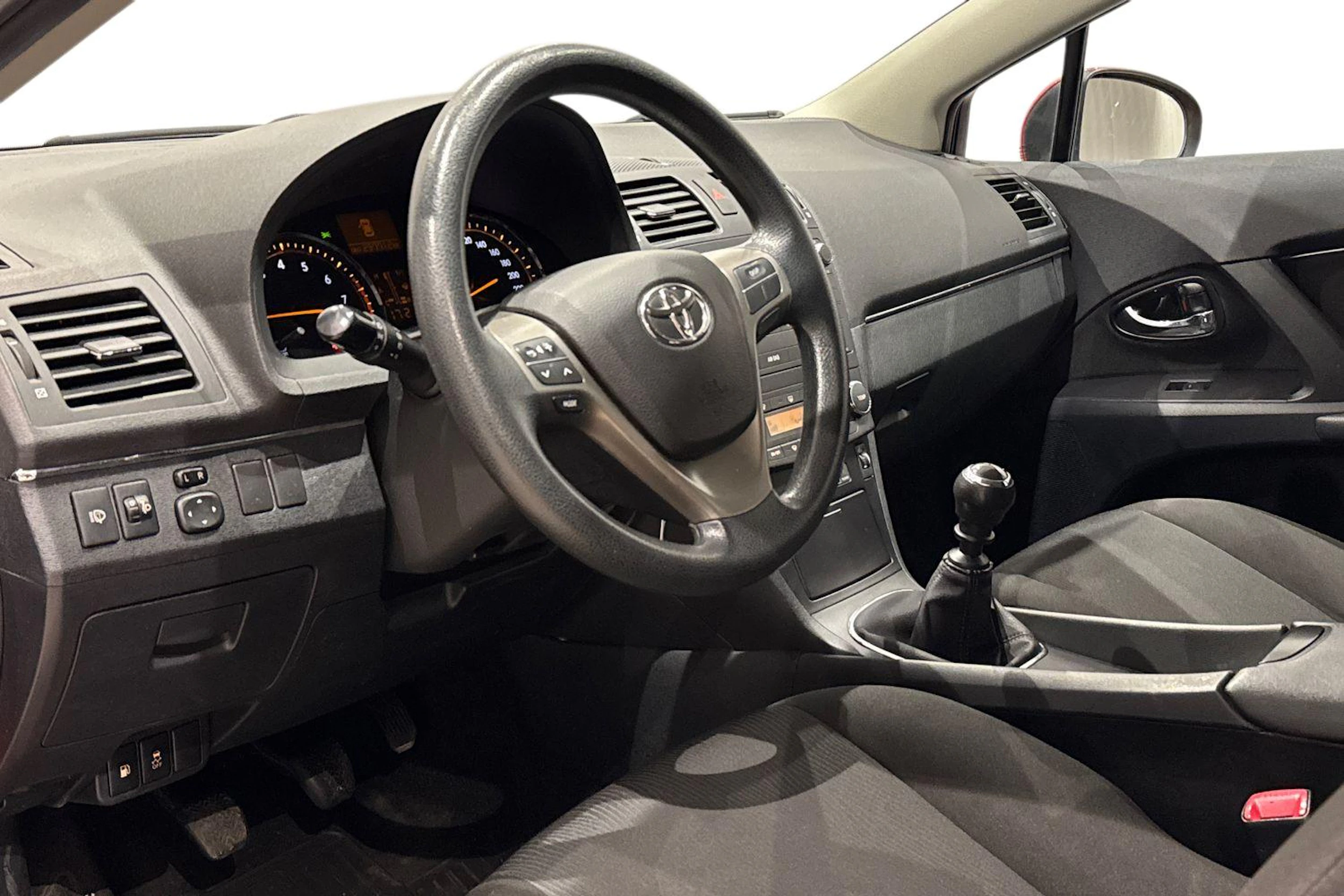 punainen Toyota Avensis 2011 kuva 8.